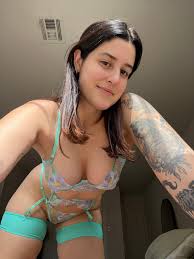 Allie Oops - Free pics, galleries & more at Babepedia