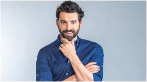 El actor de televisa gonzalo peña, quien actualmente se encontraba trabajando en la telenovela ¿qué le pasa a mi familia?, ha sido suspendido temporalmente de la telenovela luego de ser. Rpngwikzvagtem