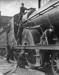 The Employment Of Women In Britain 1914 1918 War Locomotive First World