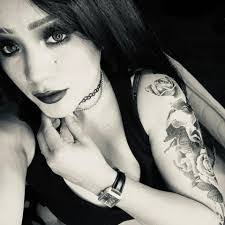 Eloisa Ozuna's Instagram, Twitter & Facebook