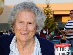 Muere Elsa Raven, actriz de 'Titanic' y 'Regreso al futuro'