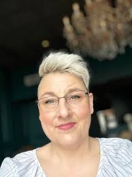 Studying for finals with the help of liquid encouragement. Dear universe,  help me!😂☕️