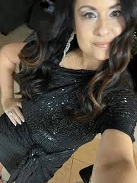 Looking to possibly start a duo to play the local pubs. I am a guitar  player with great background vocals. I can sing the occasional lead song to  provide a break. I