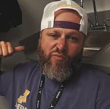 Is a 45-minute wait normal at Wingstop?