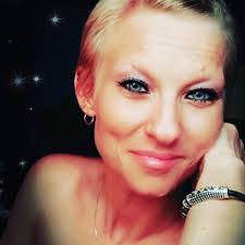 Laura Sledge's Instagram, Twitter & Facebook