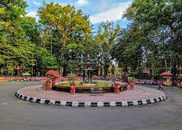 Kabupaten trenggalek, kabupaten tulungagung, kabupaten nganjuk, . Taman Kebon Rojo Blitar Tiket Atraksi Wisata September 2021 Travelspromo