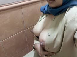 Türbanlı Yavrular Sakso Çekiyor | Porno Resimleri