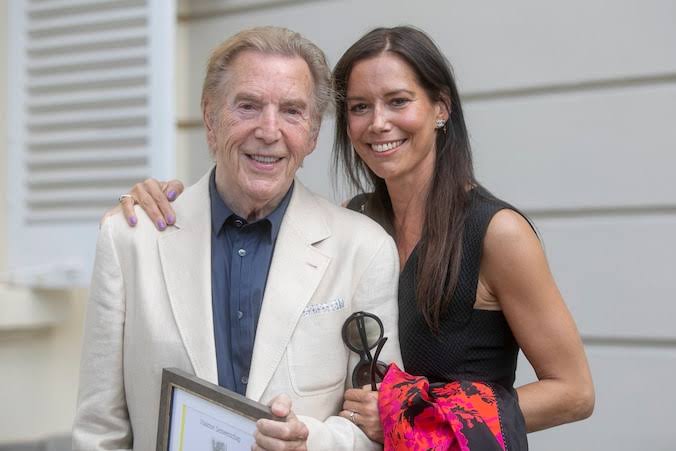 Alles gebeurt in de luwte van het leven dat papa nu leidt. En dat is goed  zo”: dochter Sandy vertelt hoe het gaat met Will Tura, die zaterdag 85  wordt | Showbizz |