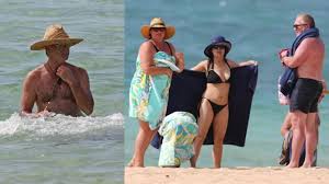 It was the first day and i wasn't working. Salma Hayek Und Pierce Brosnan Machen Urlaub Auf Hawaii Video Dailymotion