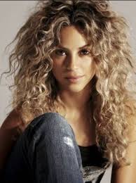Whether you have short or long hair, luscious curls can be added to any length and look extra gorgeous. How To Get Big Curly Hair In 10 Minutes Big Curly Hair Hair Styles Curly Hair Styles Naturally