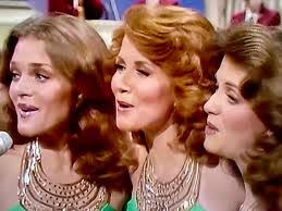 Kerry Kasper's Instagram, Twitter & Facebook