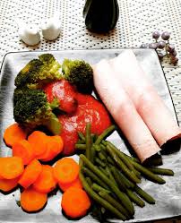 Legumes Vapeur Brocolis Haricots Verts Et Carottes Avec 2 Tranches De Jambon Et Sauce Tomate A L Ail Bon Appetit Mes Gourmands Vegetables Food Carrots