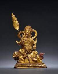 铜鎏金财宝天王创作年代清乾隆尺寸高19 2cm 估价250 000 350 000 hkd 作品分类佛教文物其它作品描述财宝天王 在佛教中 他因为身兼二职而有了不同的身份和名字 库贝罗作为方位神 即北方的守护神 守护宇宙中心须弥山时 被称为毗 buddha statue buddha statue