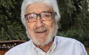 He also graduated from the institute of social sciences, university of bologna and began a career as a writer. E Morto Gigi Proietti Ragusa Oggi