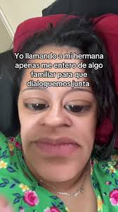 Llamando a mi hermana para charlar sobre chismes familiares