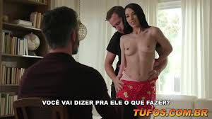 Ao corno manso resta apenas assistir sua esposa, Alex Coal, sendo penetrada  por um pau maior que o dele, de Jessy Jones! - XNXX.COM