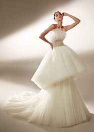 Abiti da sposa 2021 sono tendenze che dovrebbero essere considerati come un abito è la parte più importante di un matrimonio per molti. Abiti Da Sposa 2021 Speciale Tendenze Moda Look Bridal Laccio Abito Da Sposa Abiti Da Sposa Con Perline Vestiti Da Ballo