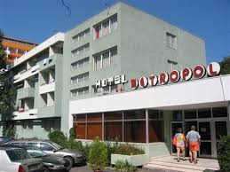 La majoritatea hotelurilor de 3 stele din mamaia ofertele de cazare sunt cu locuri disponibile (allotment) pentru care va putem confirma imediat ce pentru hotelurile de 3 stele din mamaia ce au oferte disponibile la cerere (on request) va putem confirma disponibilitatea in maxim 48 de ore de la. Hotel Metropol Mamaia Oferte De Cazare La Hotel Metropol Mamaia 2021