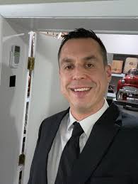 Who are reliable traveling notaries in Lakeland who can provide witnesses  for estate planning documents?