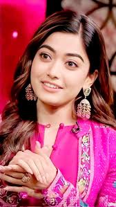 Rashmika Mandanna photo comparison and fan discussion