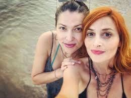 Την ανάγκη να ξεκαθαρίσει ορισμένα πράγματα για την προσωπική της ζωή με βασικότερη ανατροπή όσων είχαν δημοσιευτεί μέχρι σήμερα για τη σχέση της με τον μανού τσάο ένιωσε η κλέλια ρένεση. Klelia Renesh Pyrobolei 3ana Gia Ton Manoy Tsao Poios Einai O Pateras Toy Paidioy Ths News Youweekly