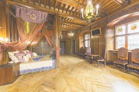 Zamek czocha znajduje się w osadzie sucha położonej w województwie dolnośląskim. The Rooms Zamek Czocha