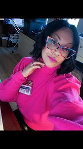 Good Morning Loves!!! Let's do a quick OOTD for LESS!!! I find this OUTKAST  OLD SCHOOL T-Shirt and shorts from @walmart (men's section) Hair by  @natalieturner_79perfecthair (of course🥰🥰) Black, white, and red