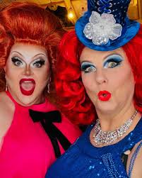 Amazing show last weekend at the Chichester Cabaret Club hosted by  @dawnsvintagedo 🎉 • Loving my new wig with hand done quick front by the  wonderful @wigsbyriley