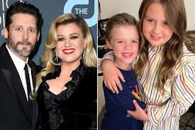 Kelly Clarkson 'Heartbroken' for Her Kids After Ex's Death: Exclusive Source