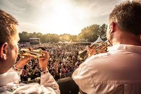 Das ist eine playlist aus 10 jahre woodstock der blasmusik mit moderner blasmusik, künstlern und musikgruppen. Woodstock Der Blasmusik Artikel Musikgesprache Sinfonima