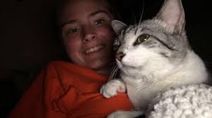 Can I see your selfies with your kitties? Here's one of mine🥰