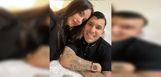 Cristina morales, esposa del seleccionado chileno gary medel, comentó las particulares sesiones en vivo que hace su esposo en medio de la concentración de la roja en la copa américa y aseguró que disfruta mucho de los bailes del defensor nacional. Identica A Su Madre Asi De Grande Esta Alessandra La Hija De Gary Medel Y Cristina Morales Redes Sociales Pagina 7