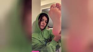 Sweatshirt tomboy teen sexy feet of kistunematic