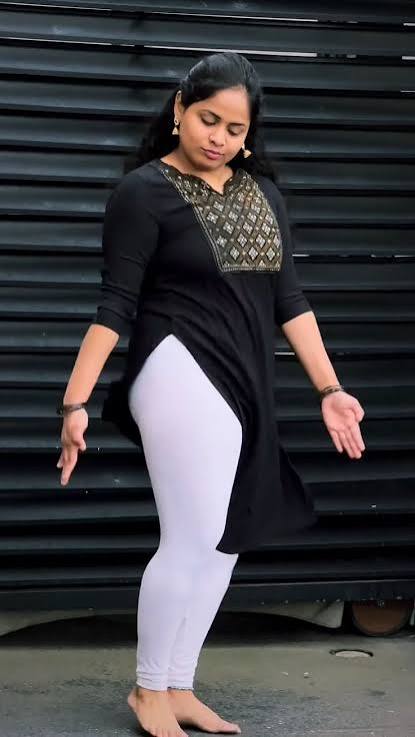 Kurti and leggings outfit | Kurti with leggings, Muslim women fashion, Curvy women fashion