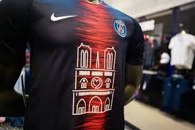 Maillot foot psg et training football du paris saint germain. Les 1 000 Maillots Notre Dame Du Psg Vendus En Moins De 30 Minutes Sportbuzzbusiness Fr