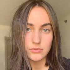 Jade Curtis's Instagram, Twitter & Facebook