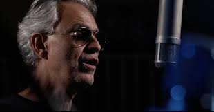 Op twaalfjarige leeftijd werd hij na een ongeluk met een voetbal geheel blind, tot dat moment kon hij nog een beetje met zijn rechteroog zien. Andrea Bocelli To Follow Easter Livestream With Christmas Concert Variety