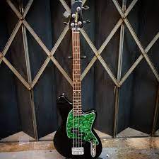 Hulk Smash Pearloid Green Custom Scratchplate Made By Hand For Ibanez Talman Bass In 2020 Green Pearls Ibanez Hulk Smash
