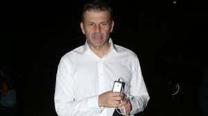 Με μια λακωνική δήλωση ο δήμαρχος στυλίδας και μέχρι σήμερα υποψήφιος περιφερειάρχης για την στερεά ελλάδα απόστολος γκλέτσος, αποσύρει την υποψηφιότητά του για τη διεκδίκηση της. Sto Nosokomeio Me Loimw3h Toy Anapneystikoy O Apostolos Gkletsos Cretalive Eidhseis