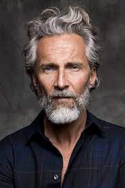 Silver Agence De Top Modeles De Plus De 40 Ans Paris Coiffure Homme Cheveux Mi Longs Cheveux Homme Cheveux Blancs Homme