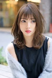 ひし形 小顔 切りっぱなしボブマッシュウルフオン眉新宿 ヘアモデル 美髪 美人 顔