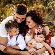 How To Take Golden Light Family Photos Photography Poses Family Lifestyle Photography Family Family Picture Poses