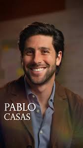 Pablo, el que ve más allá de las apariencias y tiene un corazón gigante. ❤️  Conócelo en #ConEsaMismaMirada. ¡Ya disponible en #ViX! 🎬🔥