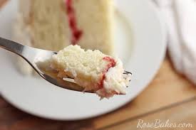 Round wedding cake shapes can get layered with strawberry, coconut, and other types of fillings. Raspberry Filling For Cakes Perfect Recipe For White Or Chocolate Cakes