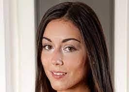 Ivy Strauss's Instagram, Twitter & Facebook