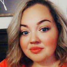 I also hate being a stranger so HELLO THERE !! Just a very quick about me  for you: I live in the small town of Howe, Ok with my little family 🫶