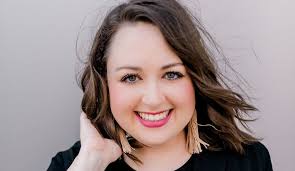 Ep. 209: How this former educator left her secure career to become a remote  CEO with Amanda Smith