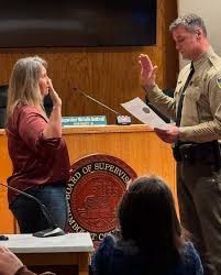 🌲 Humboldt County Second District Supervisor Michelle Bushnell was sworn  in by Humboldt County Sheriff William F. Honsal today, Monday, Jan. 6, to  serve in her second term as Humboldt County supervisor.