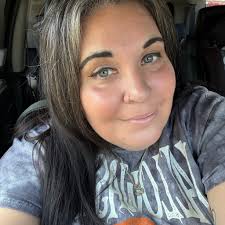 What companies can trim tall hedges in the Springdale/Cheswick area?