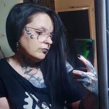 Hiya I'm just wondering how painful is was to get your smiley piercing?😥